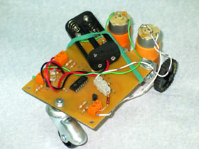 Robot rastreador hecho con un circuito impreso