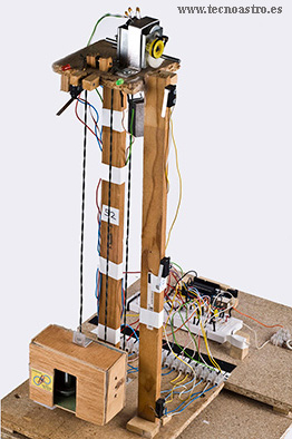 Ascensor de tres pisos controlado con Arduino